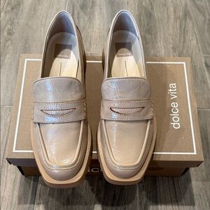 Dolce Vita Women's Beige Loafers